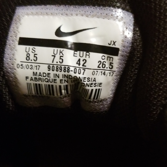 Men Nike Shoes - Picture 2 of 4